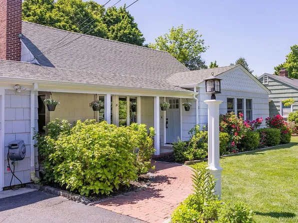 22 Braemer Road, Setauket, NY 11733