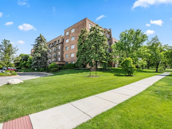 453 Raintree Dr Unit 2E, Glen Ellyn, IL 60137