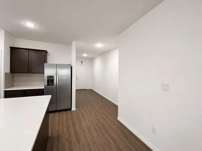 1008 Bluewood Bnd — Photo 8