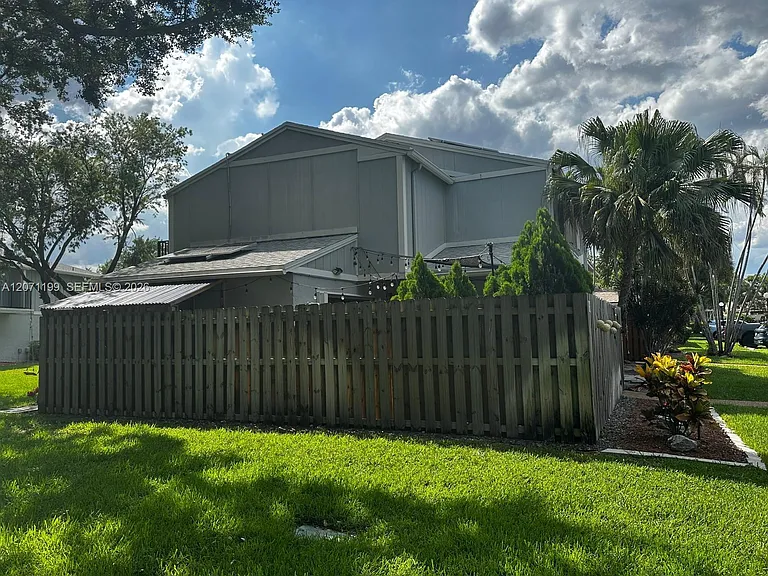 13290 NW 7th St — Photo 2