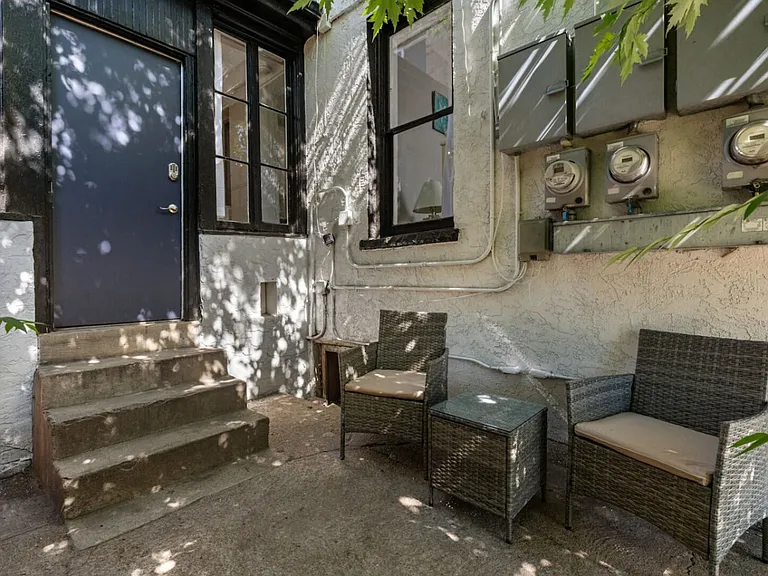 E 14th Ave — Photo 18