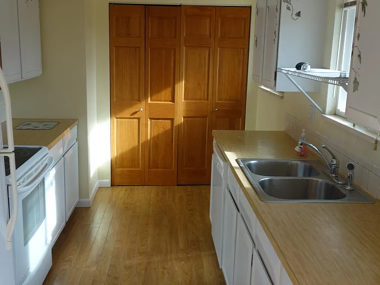 Alley Kitchen