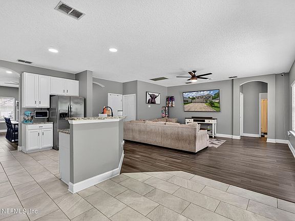 2nd image of 2038 Creekmont Dr