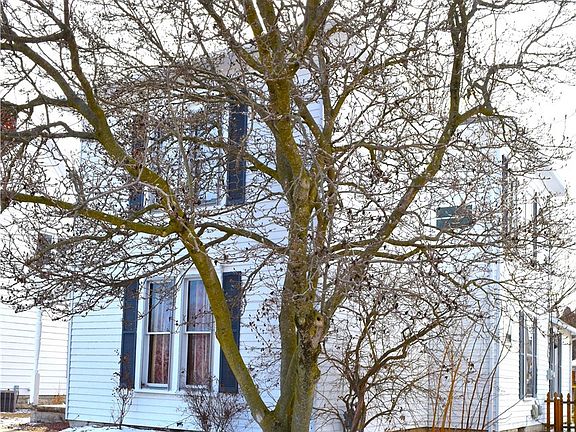 4th image of 419 Riverside Dr