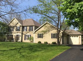 4001 Acacia Dr, Crystal Lake, IL 60012