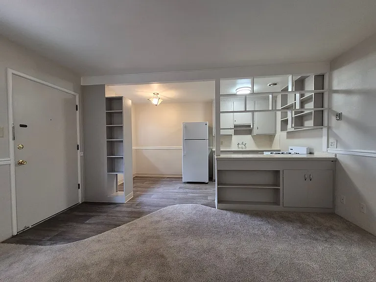 Fort Sutter Manor, Classic Midtown Living! — Photo 25