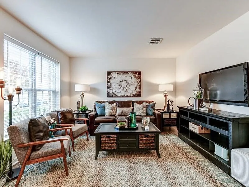 Mill Creek Manor — Photo 2