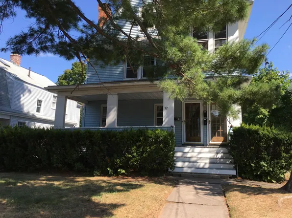 92 Quaker Ln S, West Hartford, CT 06119