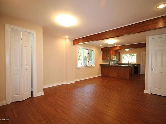 4th image of 226 Burgess Dr