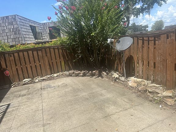 2nd image of 2906 Pecan Ave