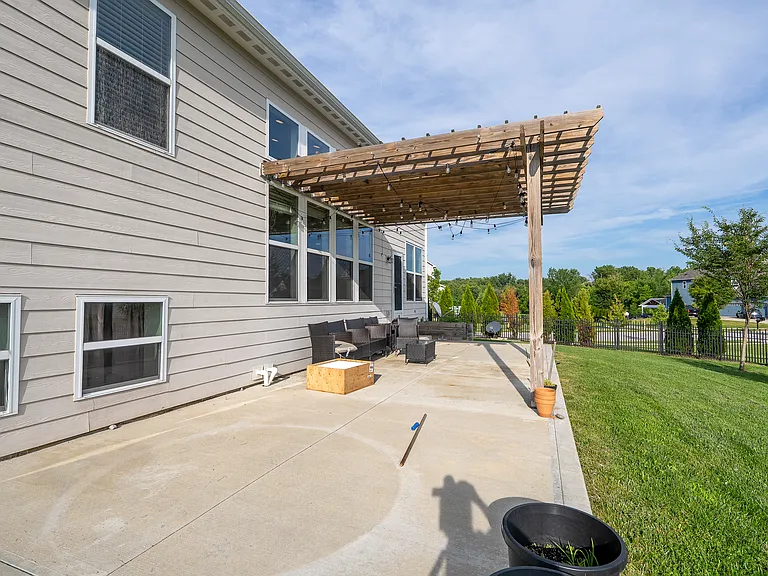 15555 Memorial Way — Photo 37