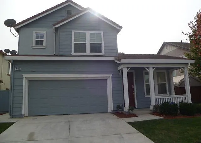1740 Birchwood Ln — Photo 3