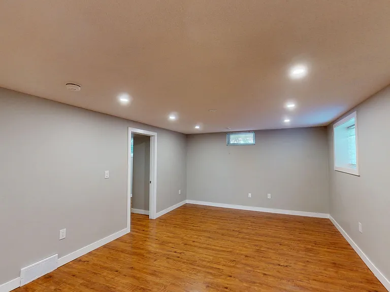 316 60th St SE — Photo 3