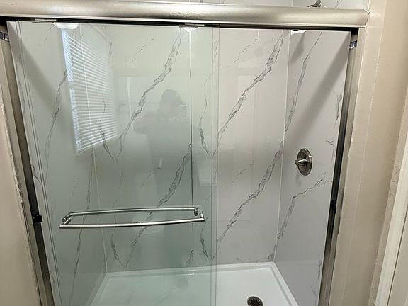 5th image of 4127-4131 1/2 Somerset Dr #4129-1/4