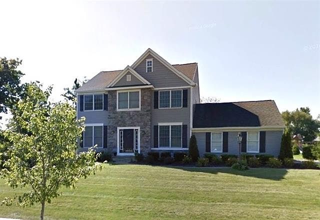1st image of 33 Candlewood Dr