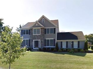 33 Candlewood Dr, Ballston Lake, NY 12019