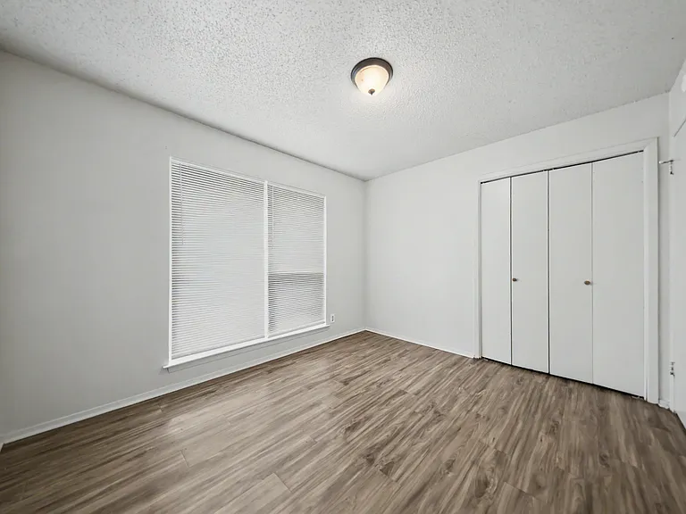 705 W Ave D, Belton — Photo 20