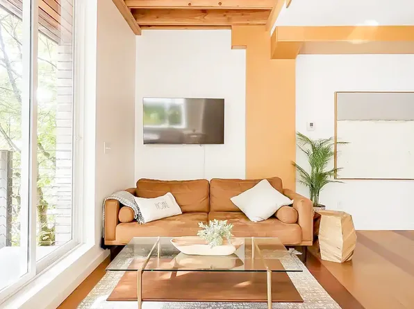 1826 E Yesler Way, Seattle, WA 98122