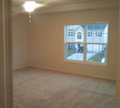 813 Edgeware Way