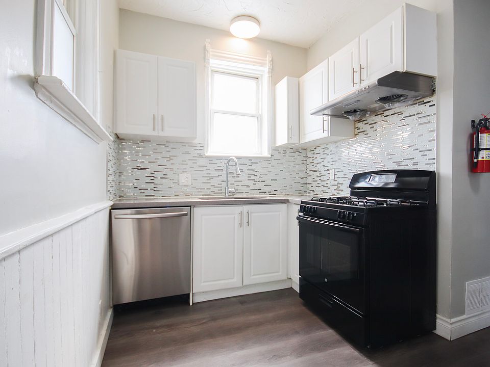 1st image of 159 Victoria St N #B