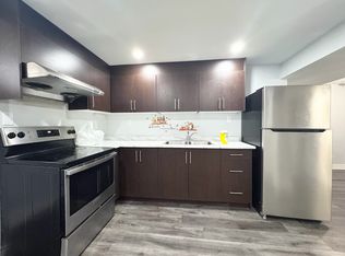 691 Heatherwood Sq #2, Mississauga, ON L5C 4N5