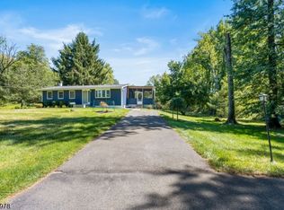 990 Croton Rd, Pittstown, NJ 08867