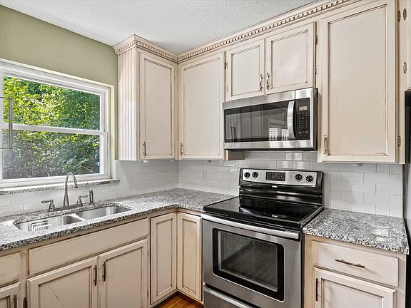 5th image of 2301 Spoonwood Dr