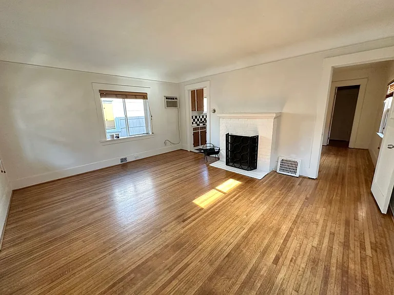 2323-2337 SE Hawthorne Blvd — Photo 4