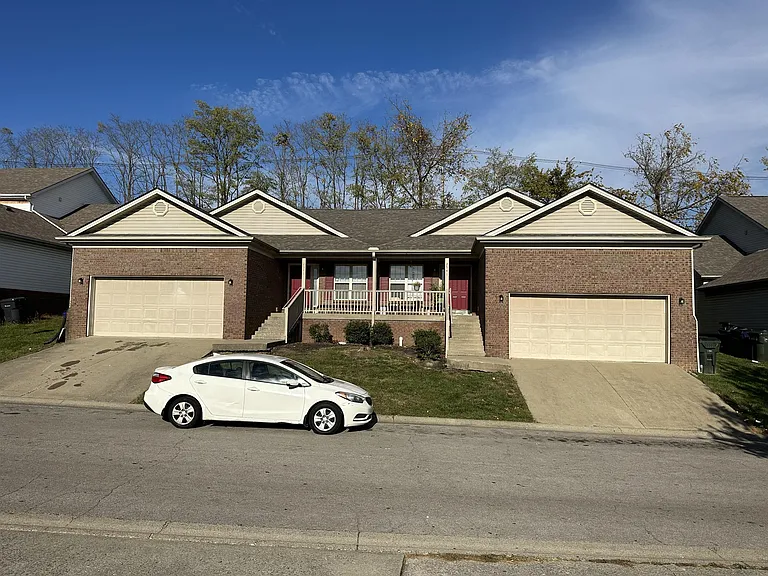 2541 Danielle Ln — Photo 2