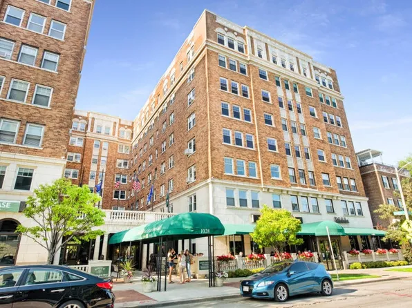 1028 E Juneau Ave APT 821, Milwaukee, WI 53202