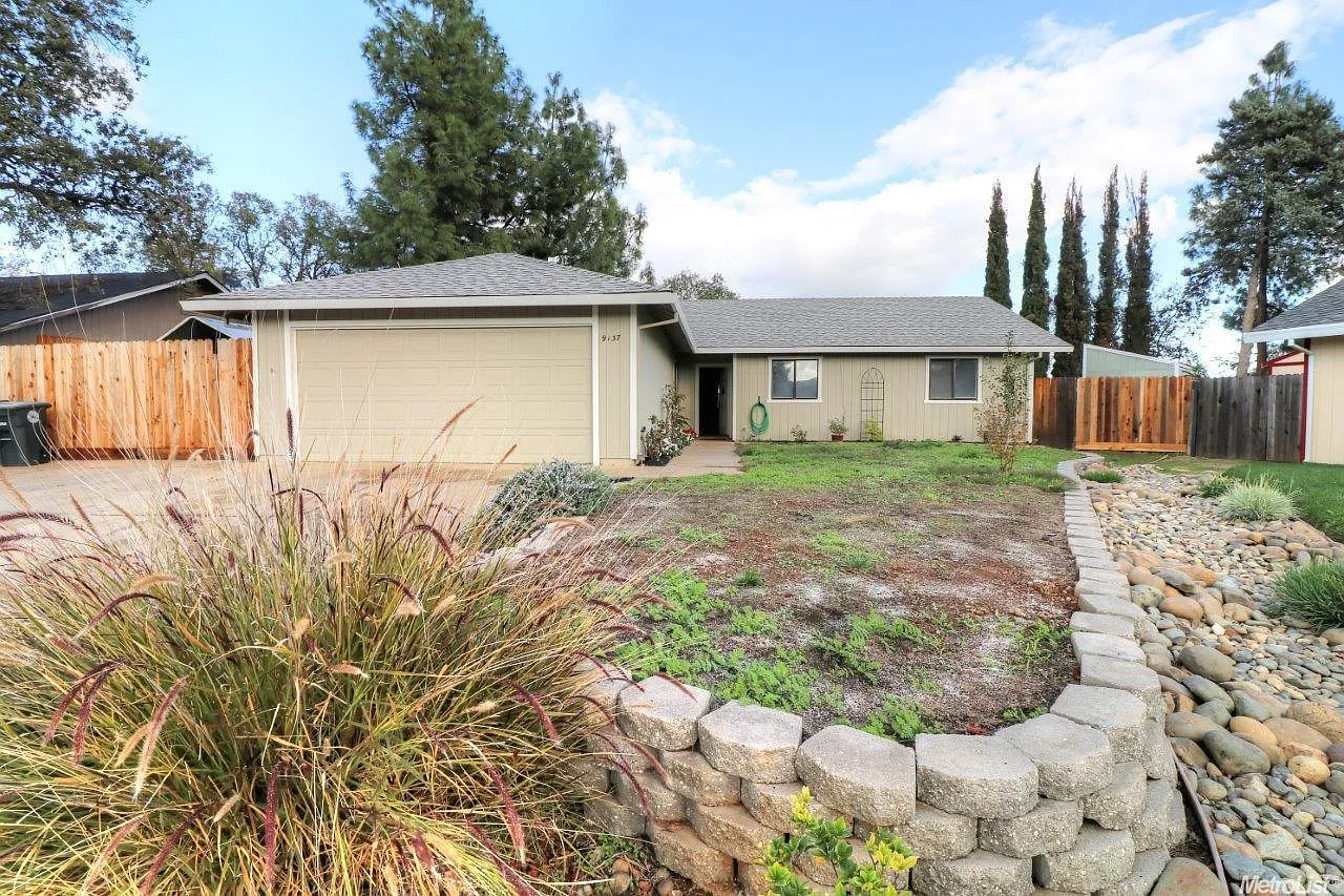 9137 Falcon Creek Cir photo 1