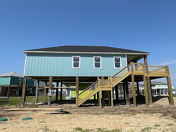 3rd image of 696 Bahama Dr