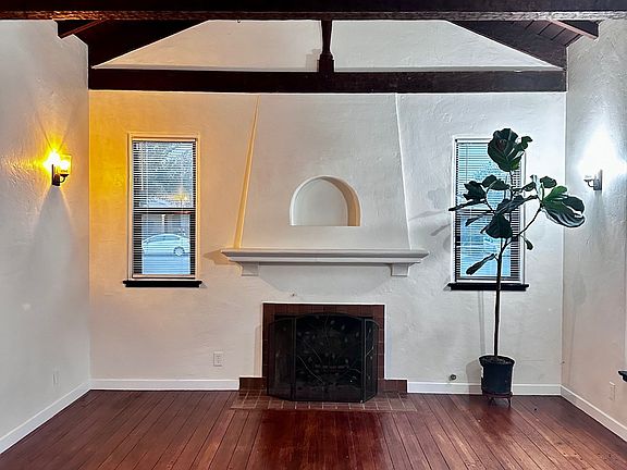 2nd image of 3195 Pine Ave #3195
