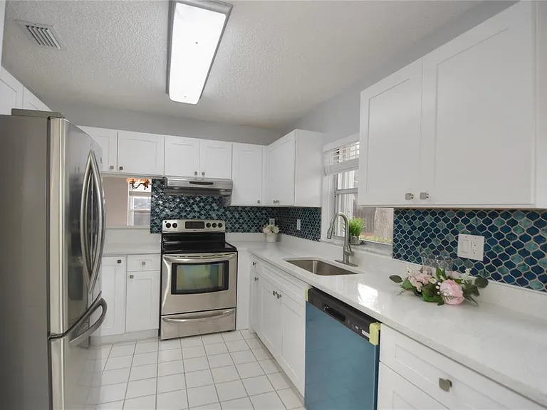 4801 Grapevine Way — Photo 4