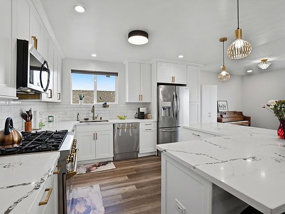 5th image of 105 Oakridge Dr