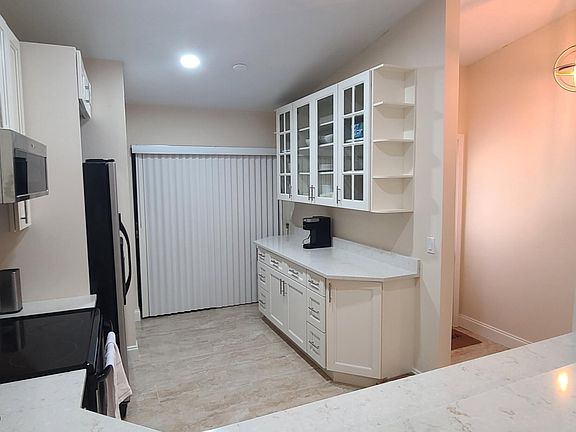 5th image of 1026 Green Pine Boulevard #G