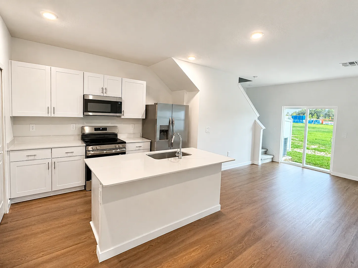 3 bed, 2.5 bath, 1339 sqft, $1,750 — Photo 3