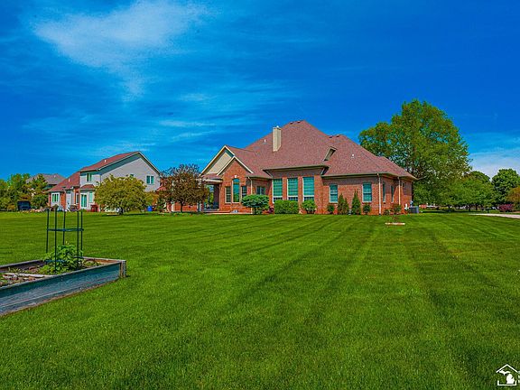 5th image of 327 Pebble Beach Dr