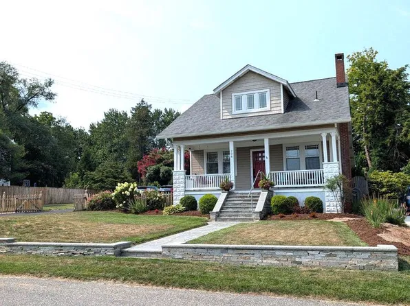 208 Edgewater Dr, Edgewater, MD 21037