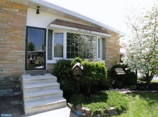 1128 Bingham St, Philadelphia, PA 19115