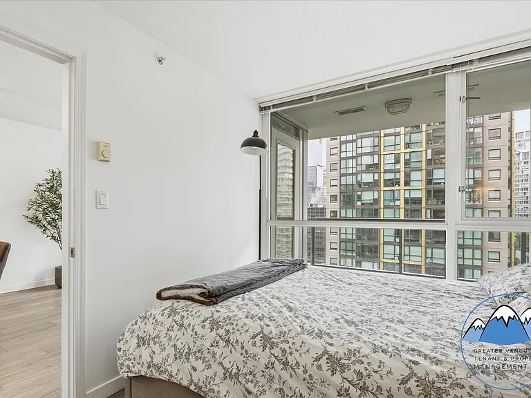 1420 Georgia St W — Photo 15