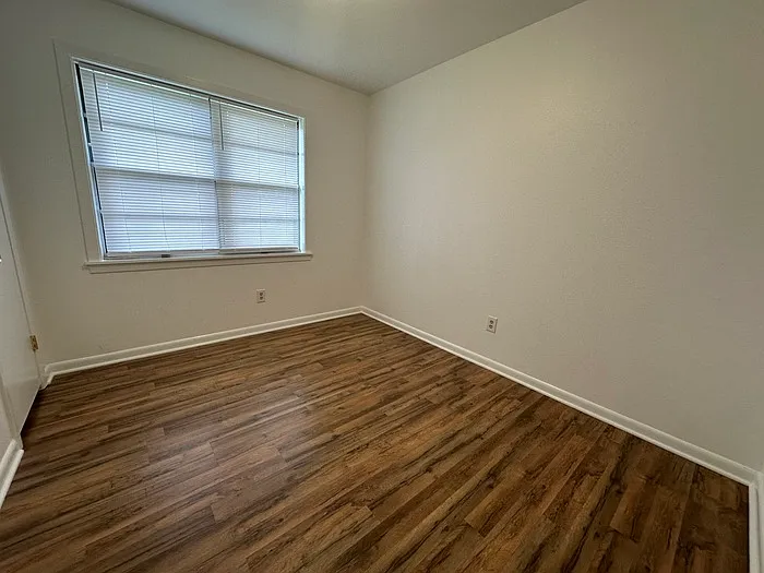 3 bed, 1.0 bath, 1030 sqft, $1,450 — Photo 2