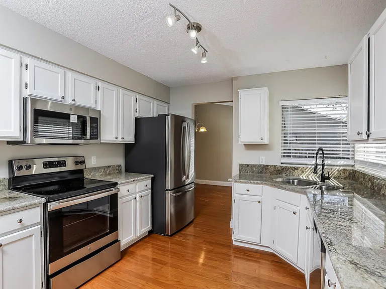 3737 Valencia Grove Ln — Photo 8