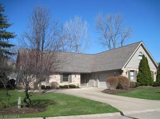 1042 Brook Ln, Rocky River, OH 44116