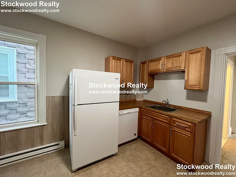 274 E Cottage St #1 — Photo 38