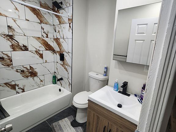 3rd image of 812 Francis Ave #2