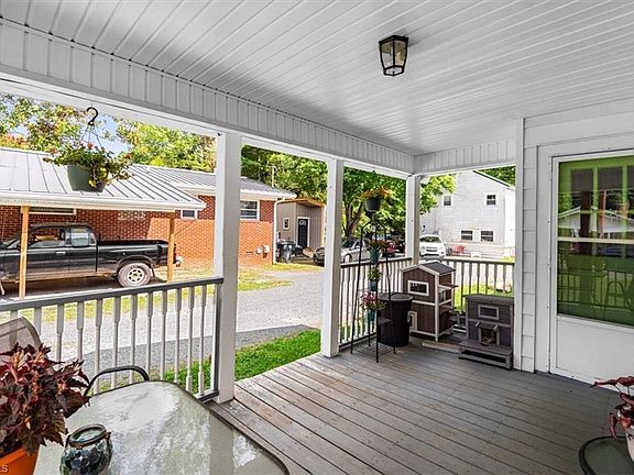 4th image of 207 Liberty St