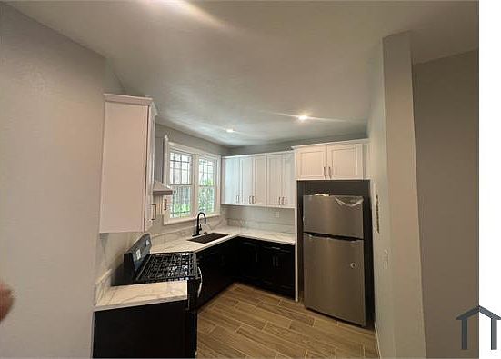 2nd image of 4147 Garthwaite Ave #4147