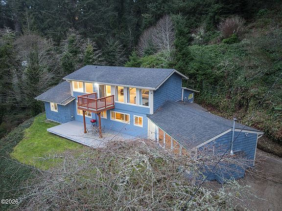4th image of 3823 Yaquina Bay Rd