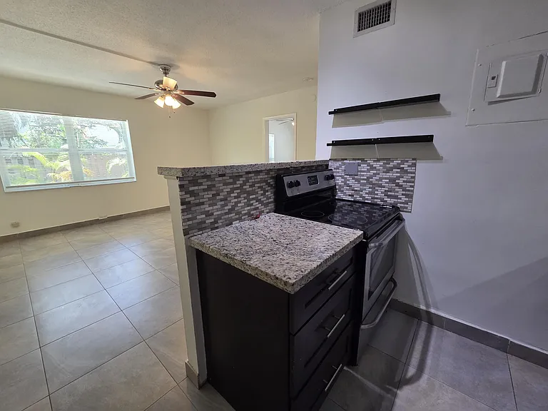 720 NE 2nd St #2 — Photo 5
